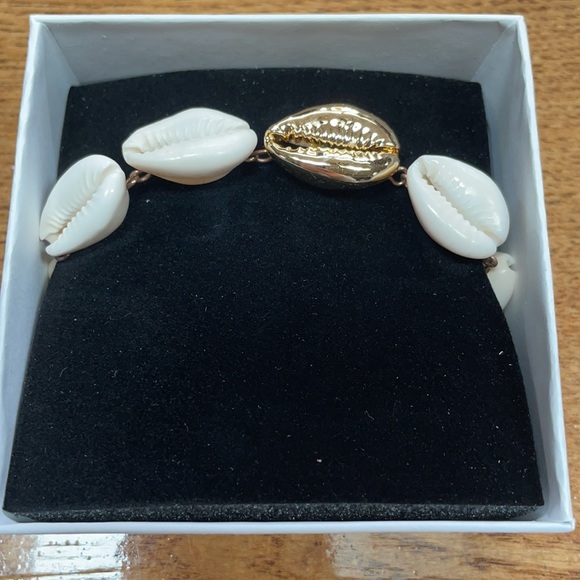 LOGANTAY Shell Yeah Bracelet - Picture 4 of 5